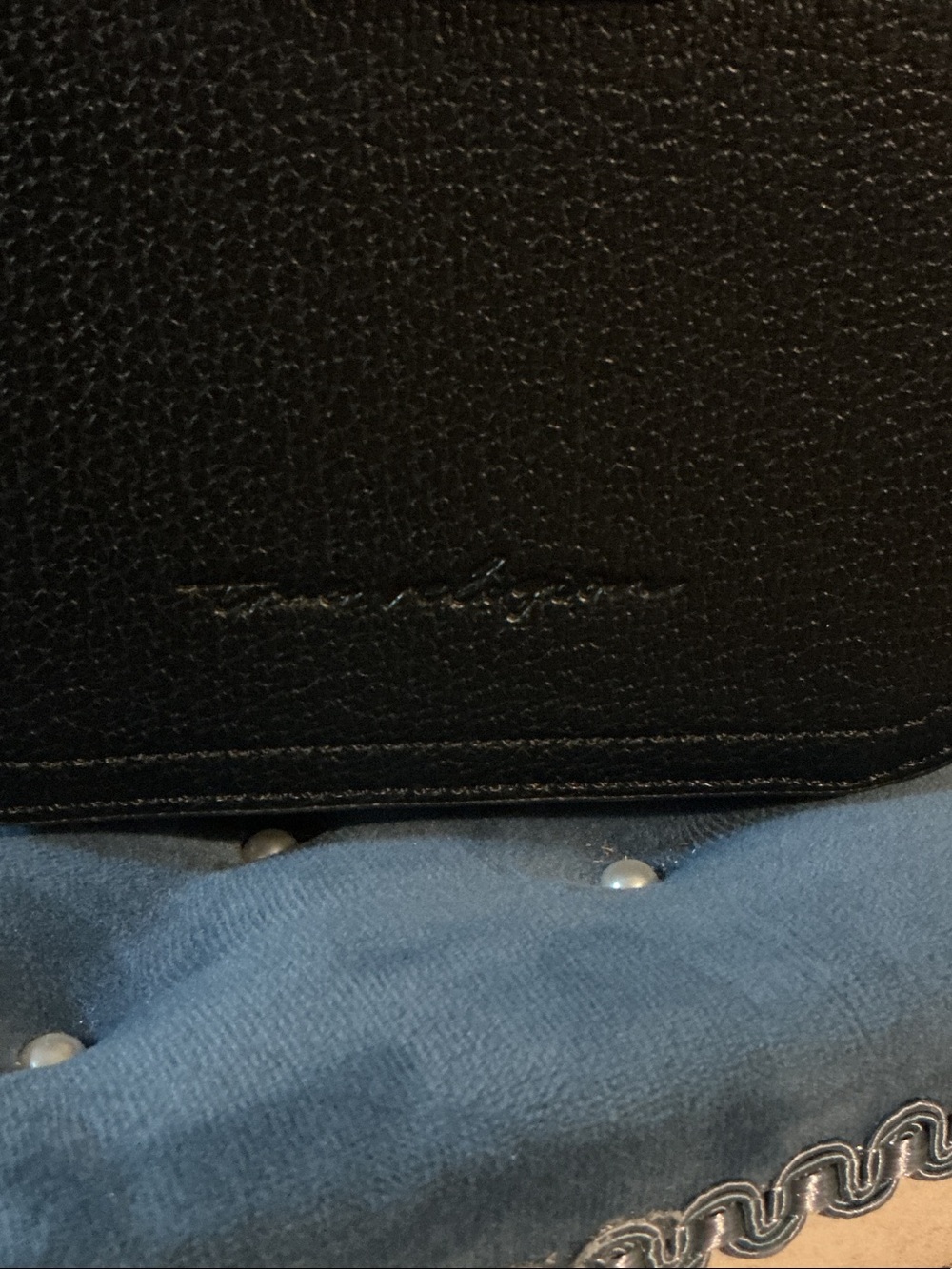 True Religion Mini Flap Crossbody Black with Gold Logo Horseshoe Emblem EUC - Picture 5 of 7